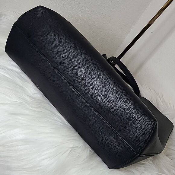 💯 Authentic  Fendi Tote Handbag 🍀 - Picture 17 of 17